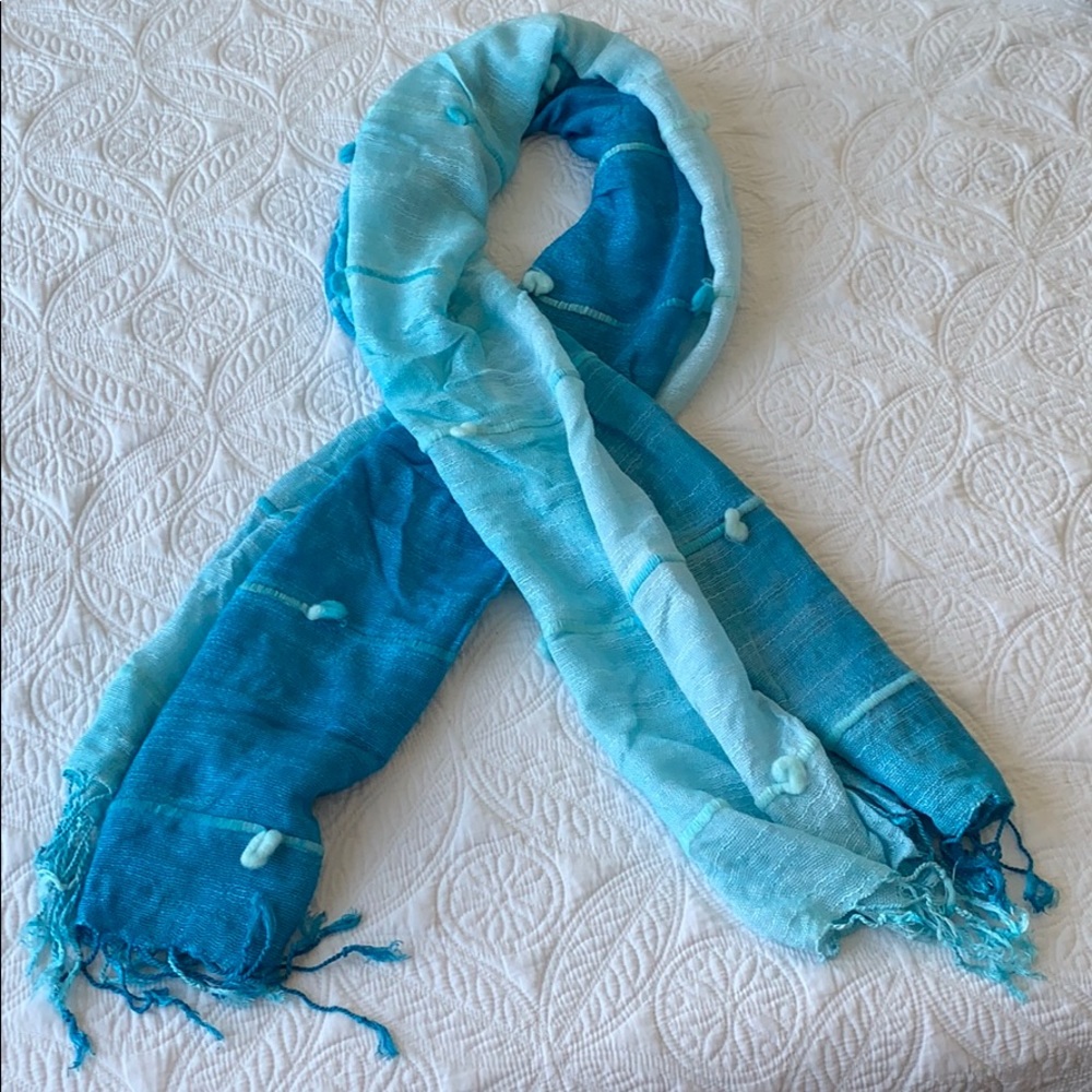 Scarf different tones of blue